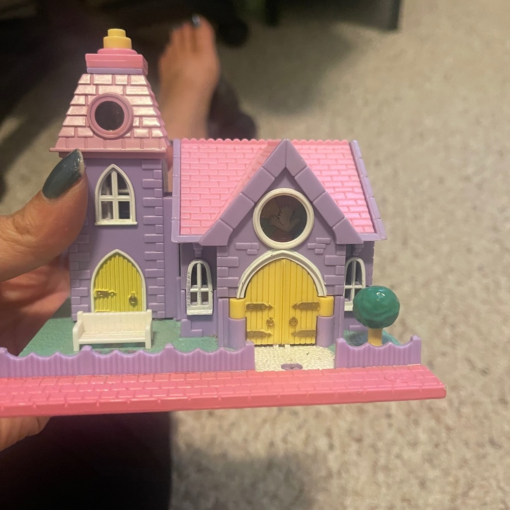 Vintage 1993 Polly Pocket 'Light-Up Wedding Chapel' by Bluebird Toys